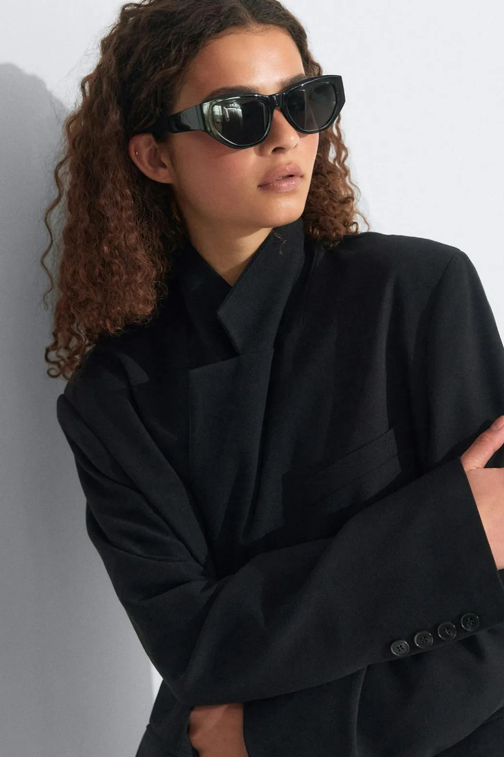 Angular cateye sunglasses