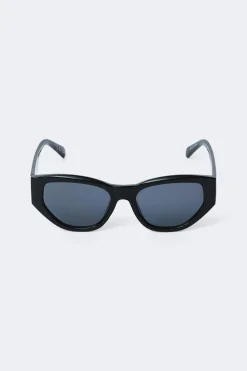 Angular cateye sunglasses