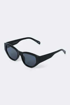 Angular cateye sunglasses