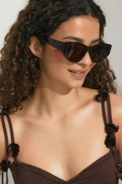 Angular cateye sunglasses