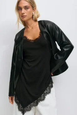 Asymmetric lace singlet