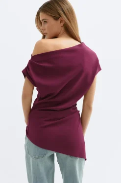 Asymmetric pleated top