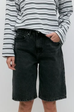 Baggy denim shorts