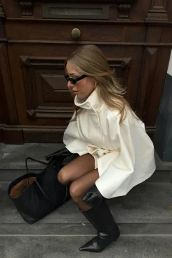 Belt cape jacket