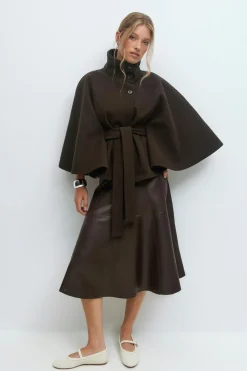Belt cape jacket
