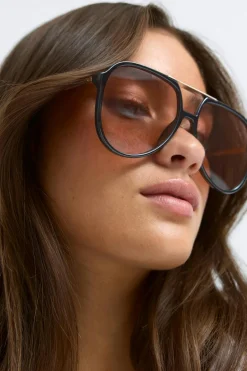 Bold aviator sunglasses