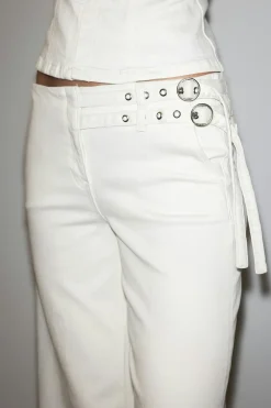 Booty belted jeans
