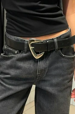 Chunky buckel belt