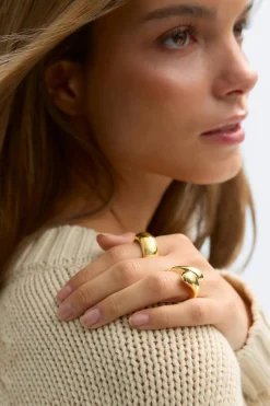 Chunky gold ring