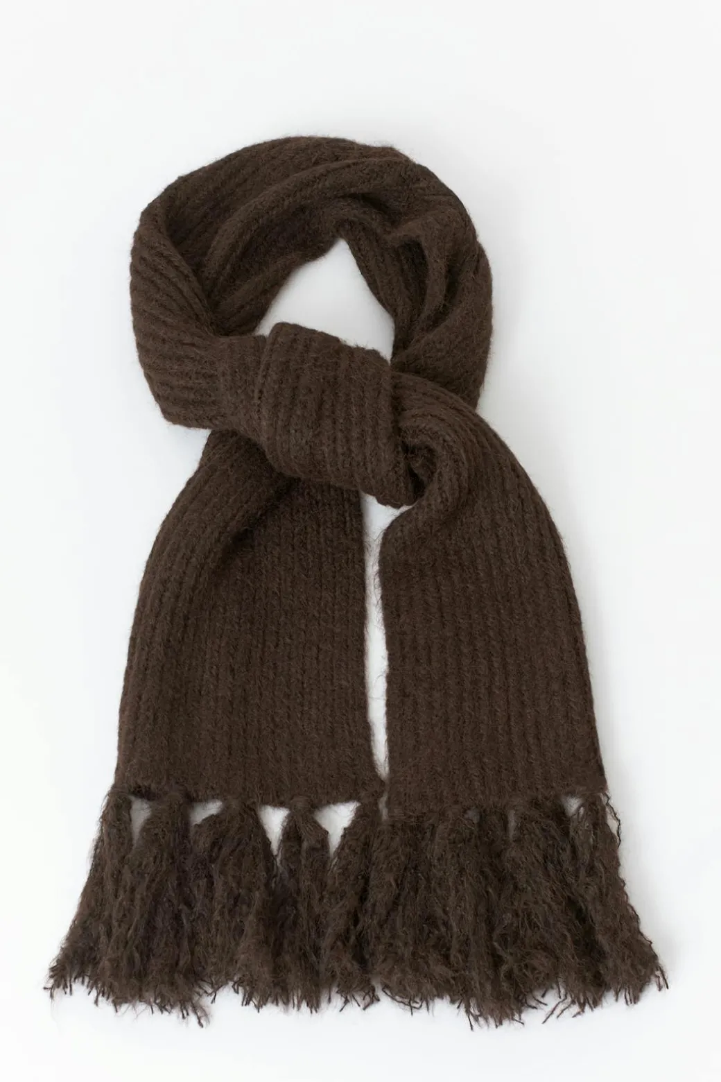 Chunky knit fringe scarf
