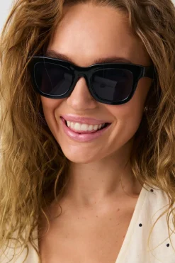 classic chunky sunglasses