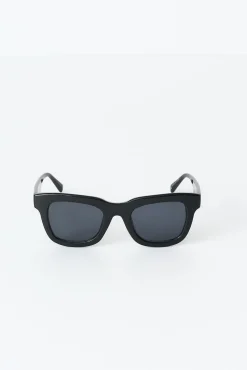 classic chunky sunglasses