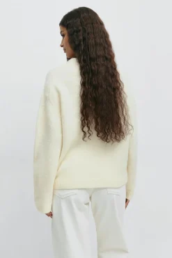 Crew neck knitted sweater