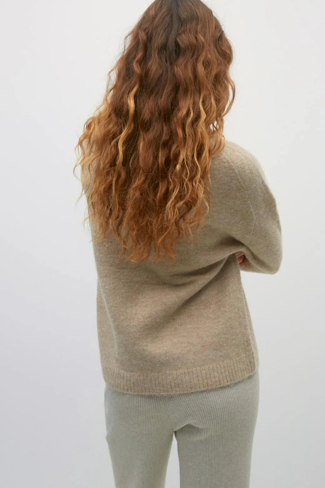 Crew neck knitted sweater
