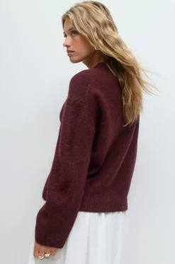 Crew neck knitted sweater