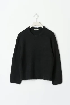 Crew neck knitted sweater
