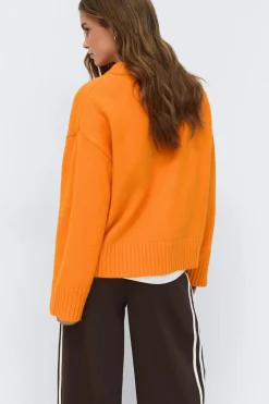 Crew neck knitted sweater