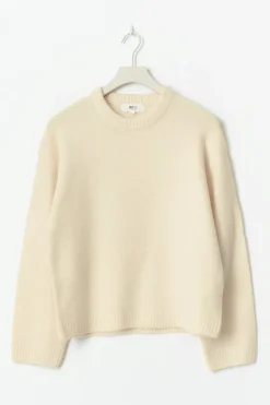 Crew neck knitted sweater