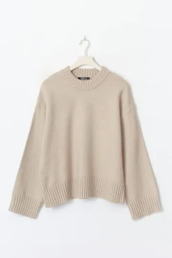 Crew neck knitted sweater