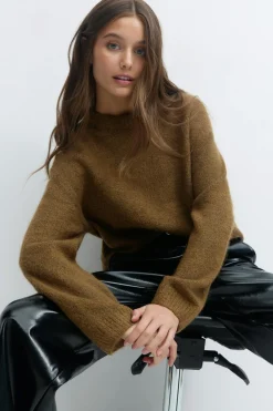 Crew neck knitted sweater