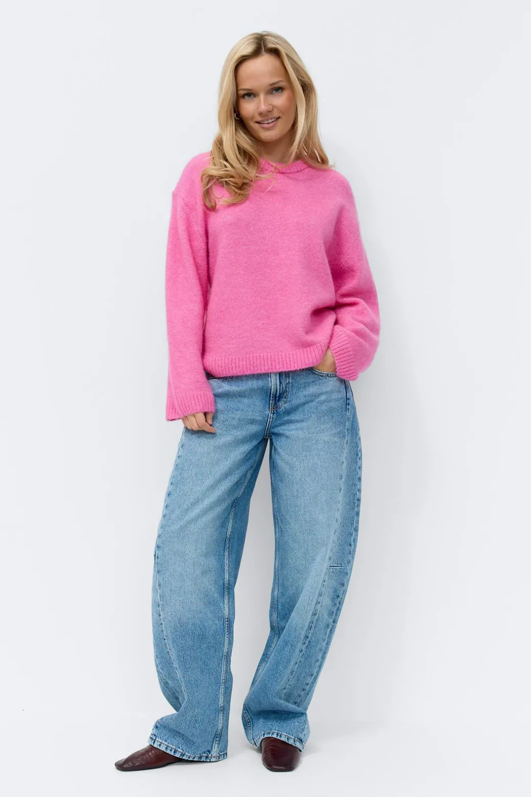 Crew neck knitted sweater