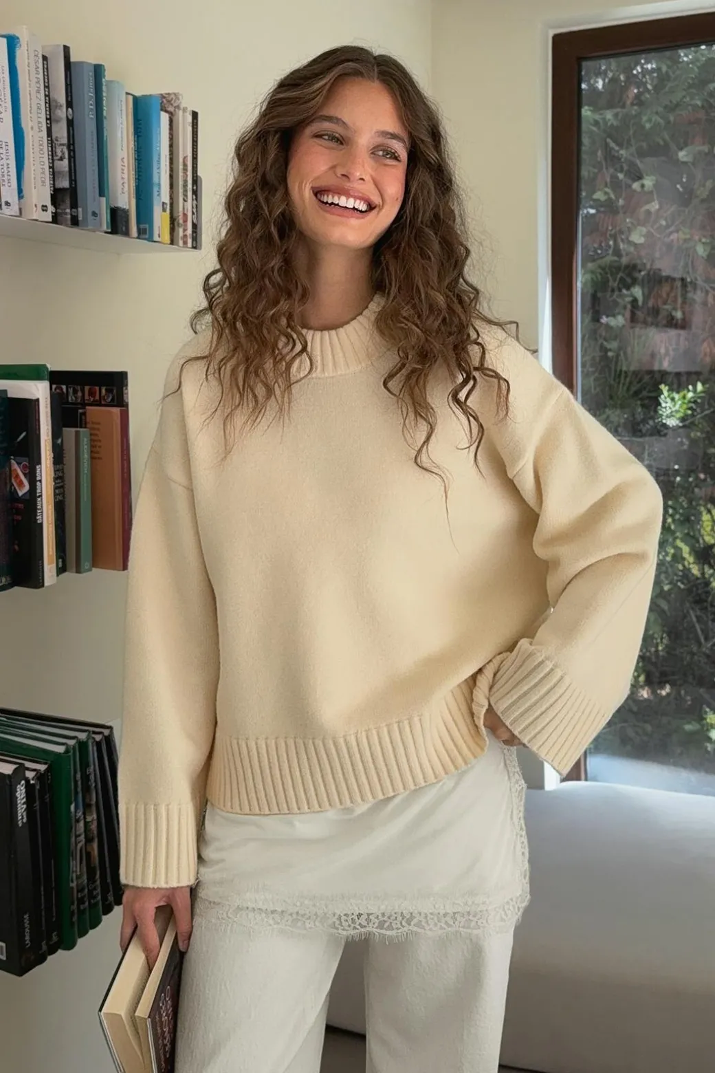Crew neck knitted sweater