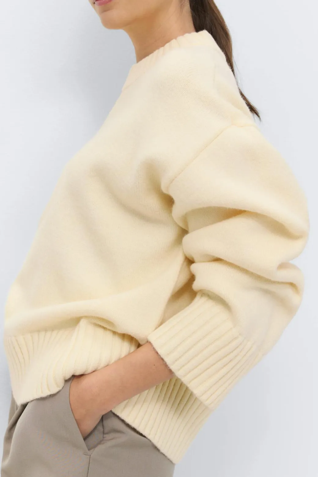 Crew neck knitted sweater