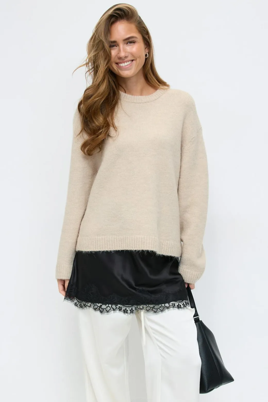 Crew neck knitted sweater