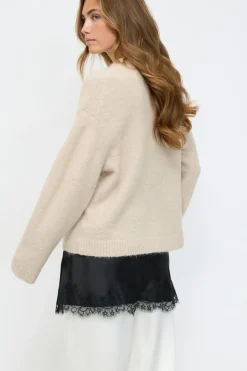 Crew neck knitted sweater