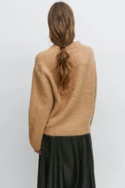 Crew neck knitted sweater