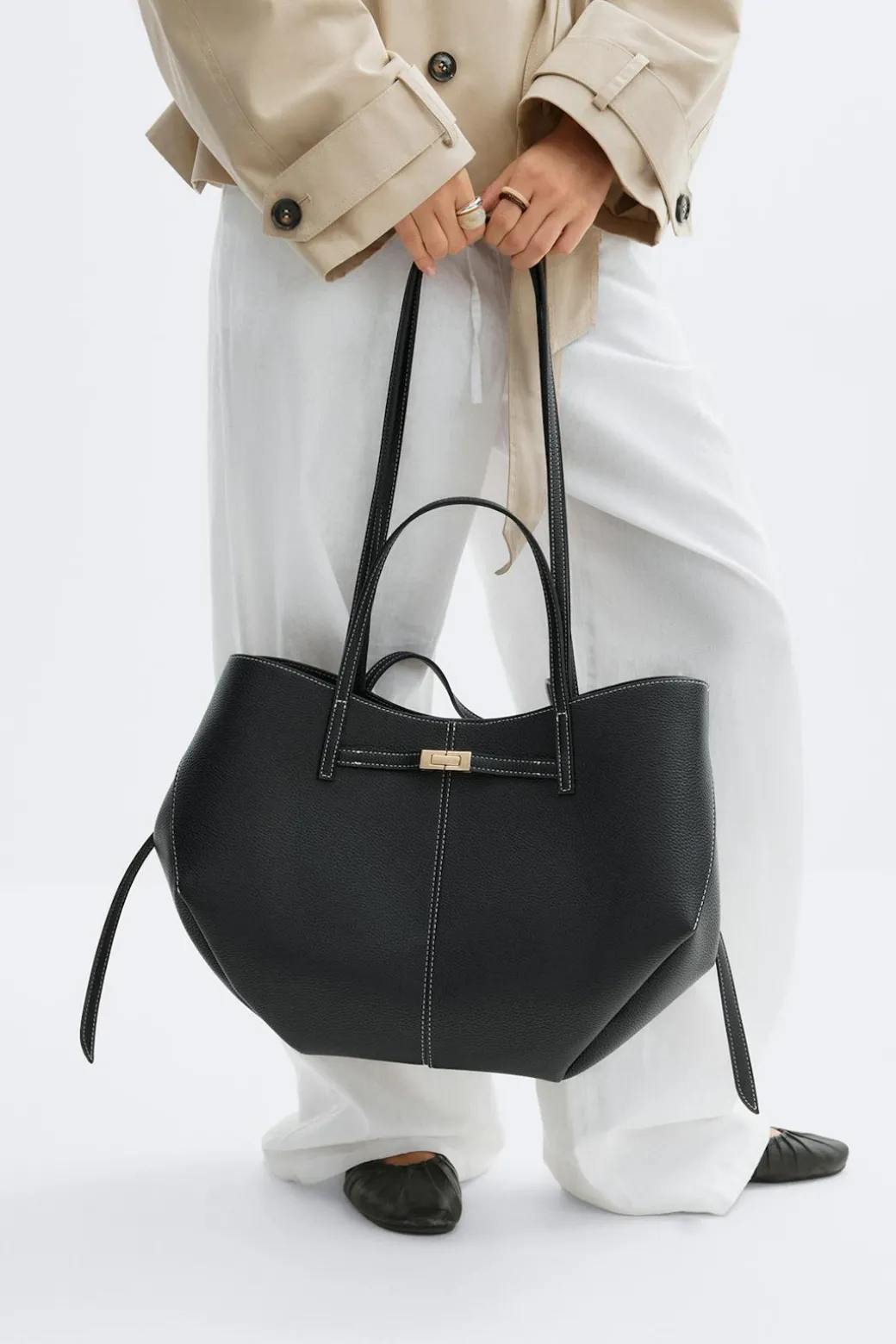 Detail strap tote bag