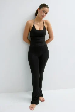 Detailed back yoga singlet