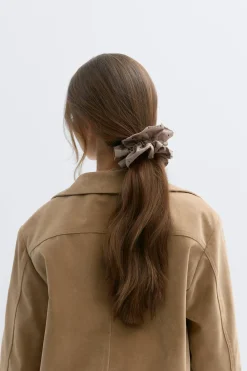 Dotted scrunchie