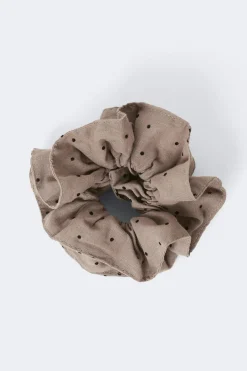 Dotted scrunchie