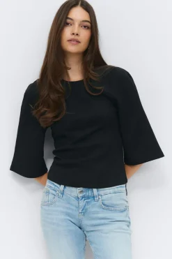 Fitted top
