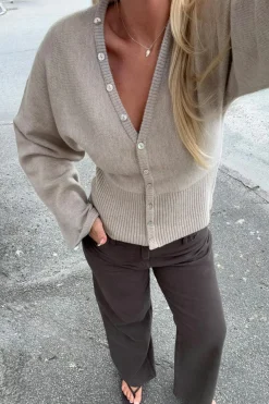 Fitted waist knitted cardigan