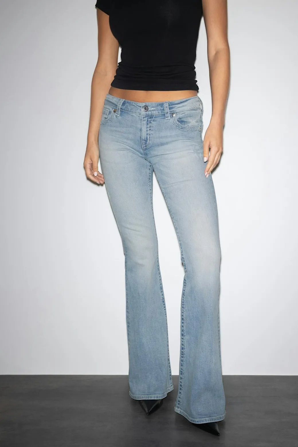 Glow rise flare jeans