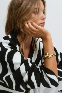 Hug bracelet