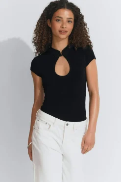 Keyhole top