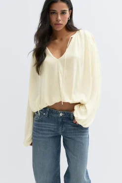 Knitted balloon top