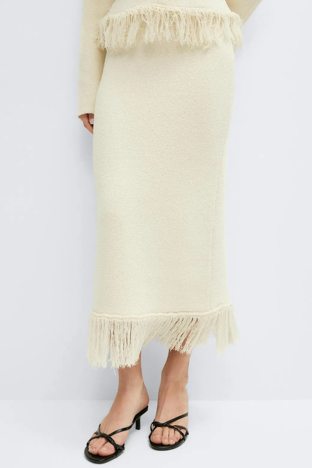 Knitted fringe skirt
