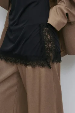 Lace detail singlet