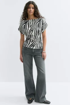 Lacing back top