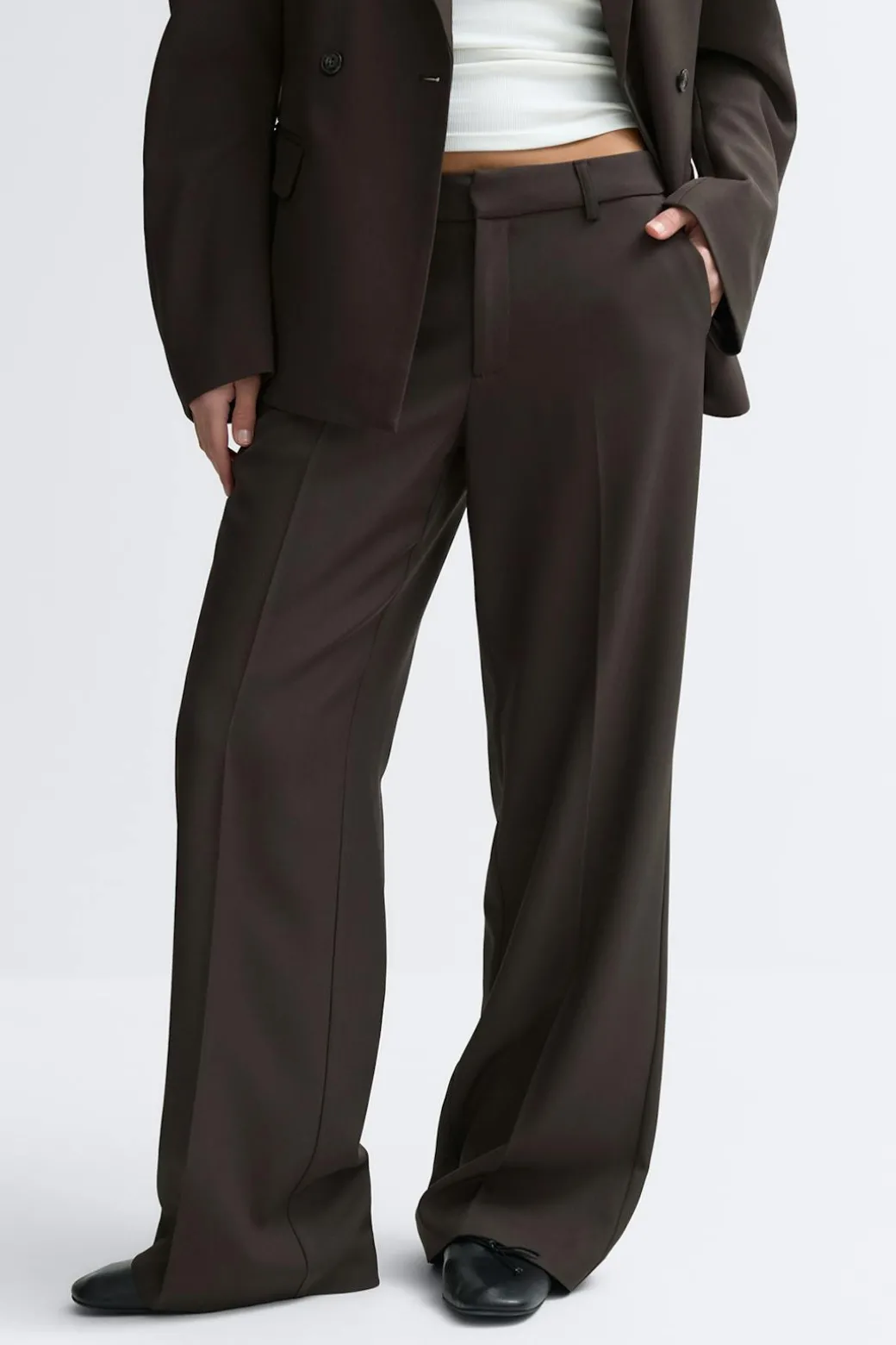Low waist trousers