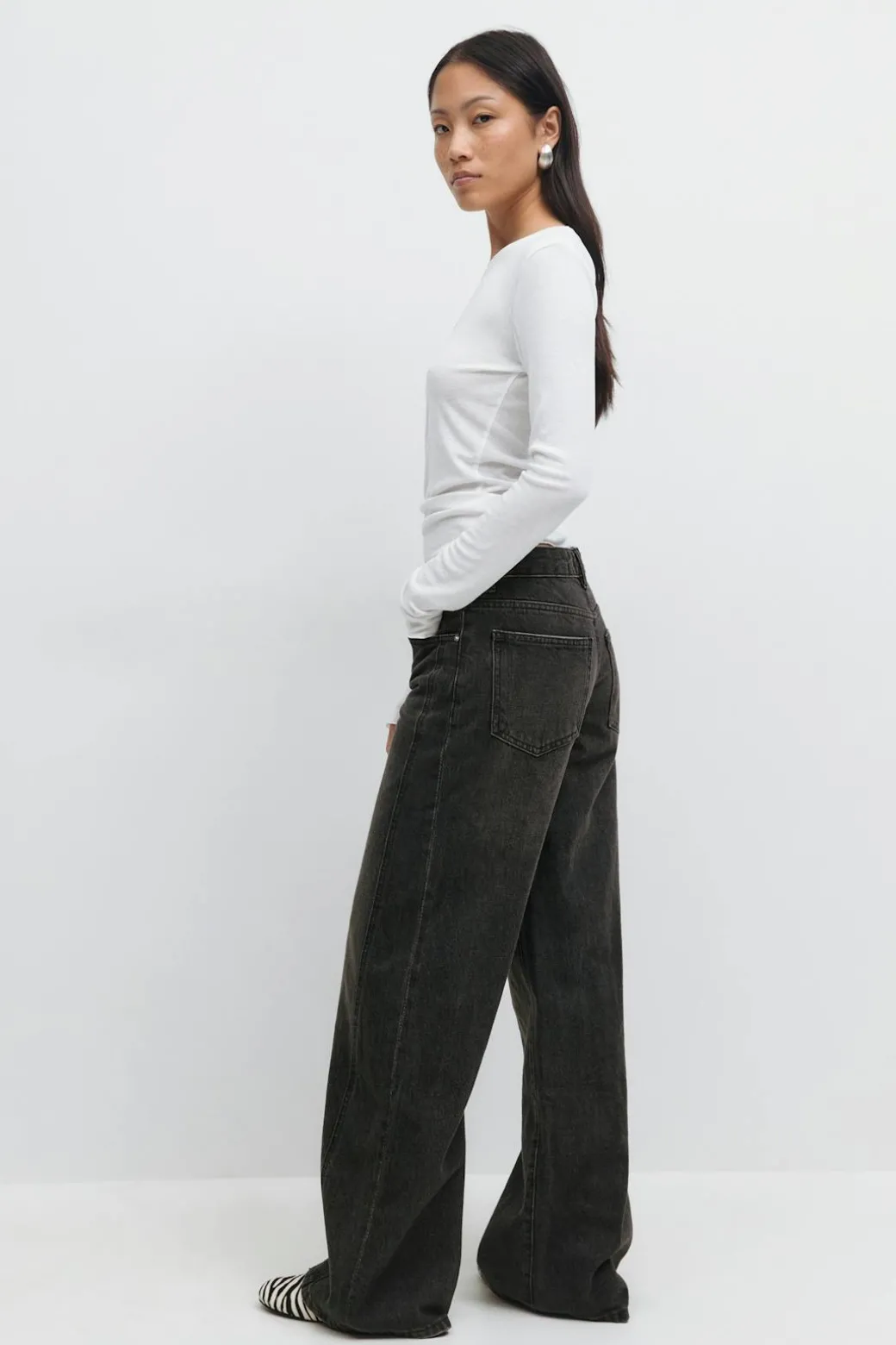 Low wide front seam jeans