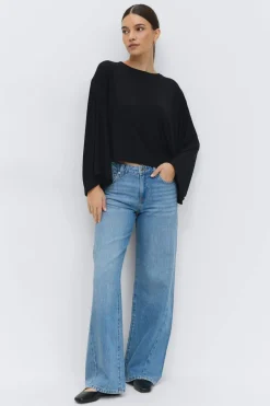Low wide jeans