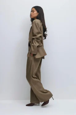 Low wide pleated trousers