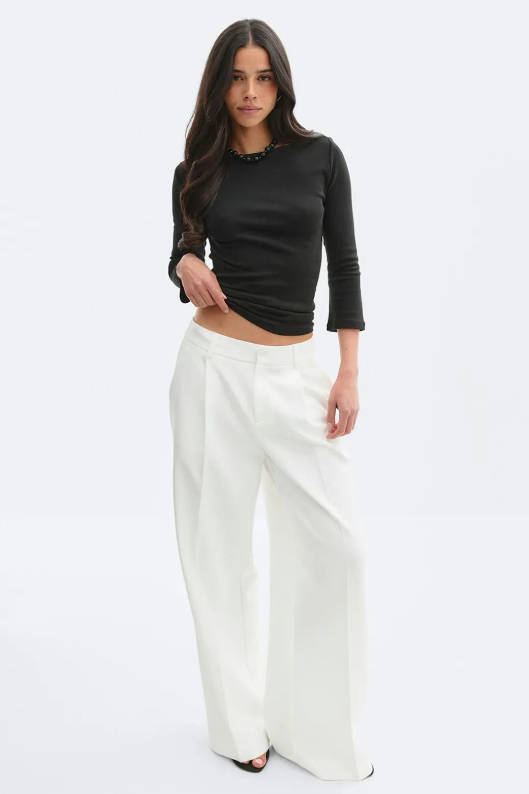 Mid waist pleated trousers