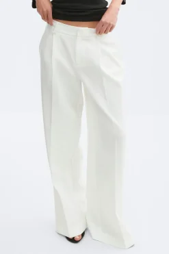 Mid waist pleated trousers
