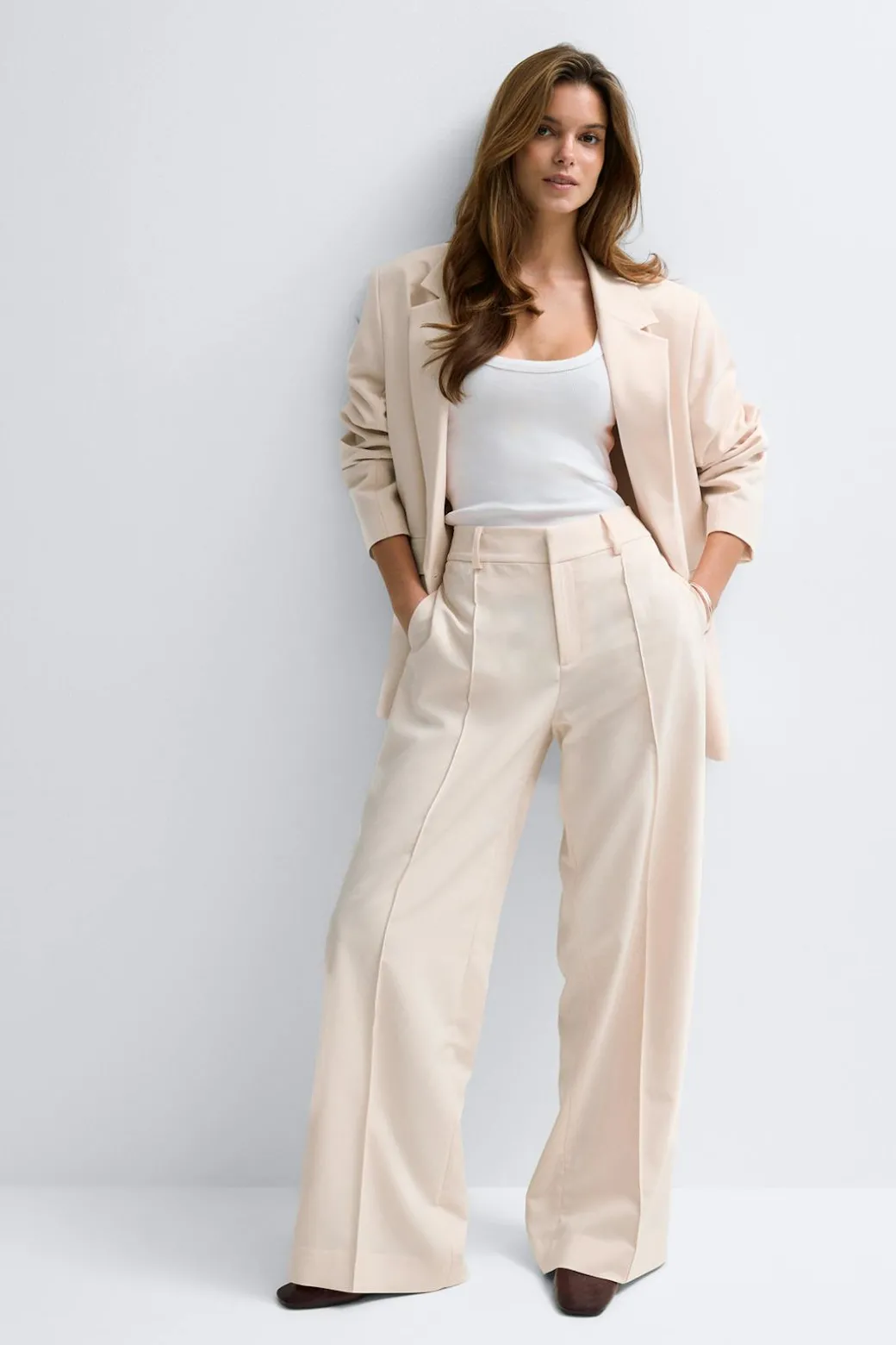 Mid waist wide trousers